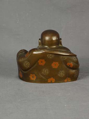 CHINE - Bouddha rieur en bronze orné d'un motif de