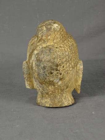 CHINE - Tête en pierre H. 17 cm, L. 24 cm (manque 