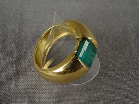 Bague en or jaune 18K (750°/00) montée d'une 