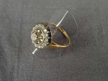 Bague ancienne en or deux tons 18K (750°/00), le 