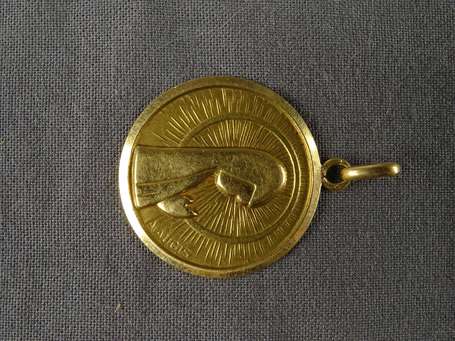 Médaille mariale en or jaune 18K (750°/00) signée 