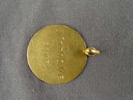 Médaille mariale en or jaune 18K (750°/00) signée 