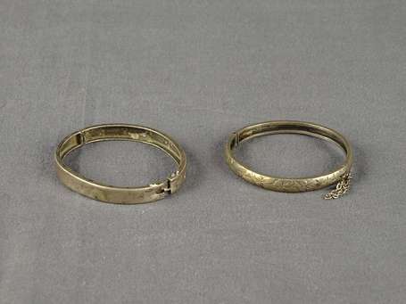 Deux bracelets d'enfant anciens en argent. P. 10 