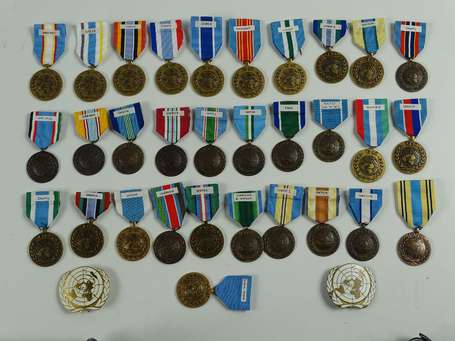 Mil - ONU - Lot de 31 médailles divers pays