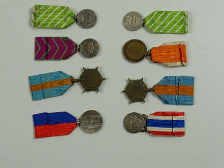 Civ - Lot de 8 médailles dont éducation 