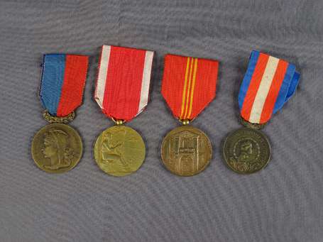 Civ - 4 médailles : médaille d'école Komol 