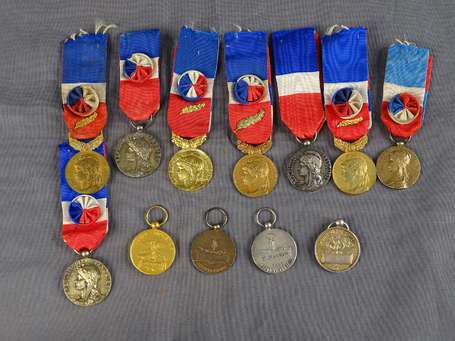 civ - 12 médailles du travail dorées et divers 