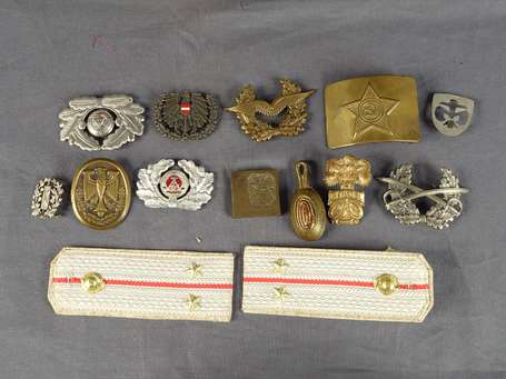 post guerre  - Lot d'insignes de casquettes - 