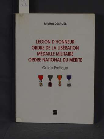 Trophée de chasse porte fusil avec tête de biche (accident à une oreille),  très bel état, Vente aux enchères : Militaria - Armes - Souvenirs  historiques