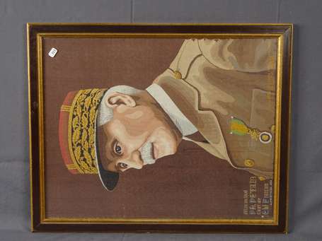 FR2GM - Encadrement d'un portrait tissu de Pétain 