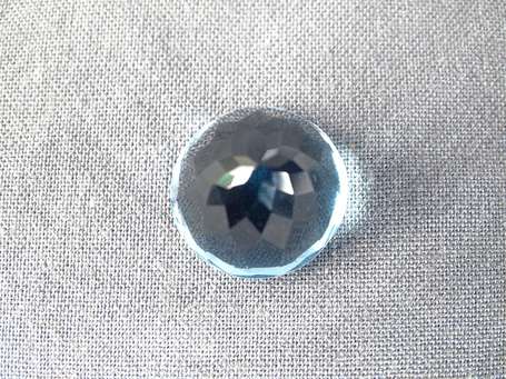 Topaze bleue, taille ovale 16,24 ct