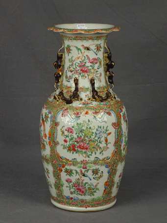 CANTON - Vase balustre en porcelaine, décor 