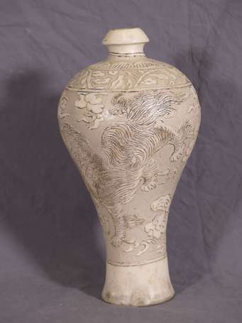 CHINE - Vase ovoïde en céramique à décor d'un 