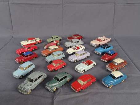 Dinky toys - Lot de 22 voitures en l'état 