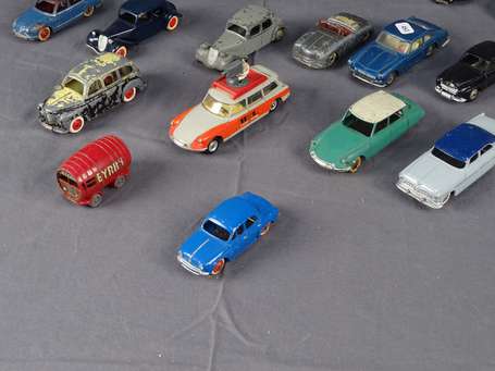 Dinky toys et divers - Lot de véhicules en l'état 