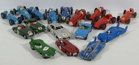 Dinky et diverses marques - Lot de 17 voitures de 