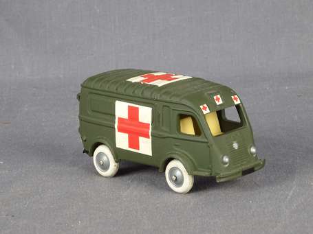 CIJ - Rlt ambulance, bel état (avec ses brancards)