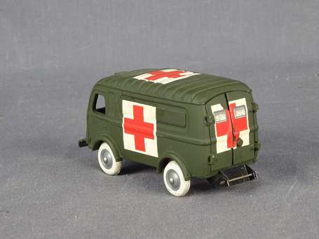 CIJ - Rlt ambulance, bel état (avec ses brancards)