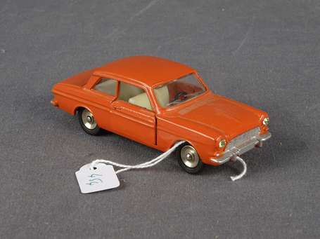 Dinky toys France - Ford Taunus, couleur saumon, 