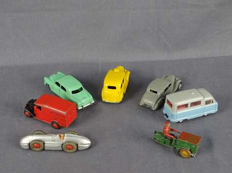 Dinky toys GB - Lot de 7 véhicules en l'état 