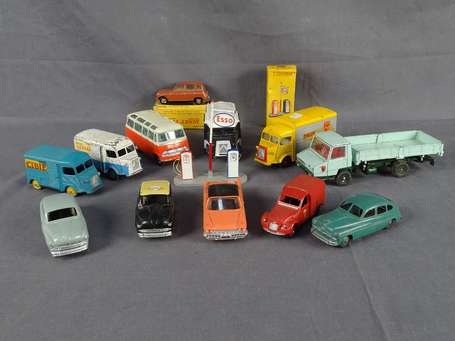 Dinky toys France - Lot de 13 véhicules en l'état 