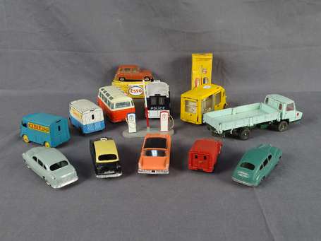 Dinky toys France - Lot de 13 véhicules en l'état 