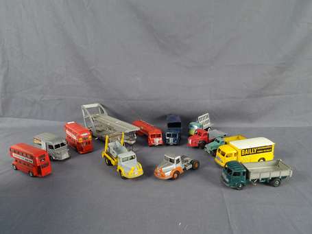 Dinky toys France et divers- Lot de 12 véhicules 