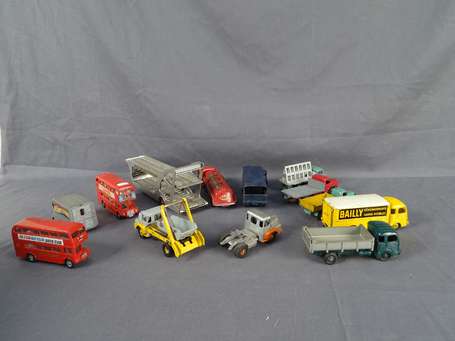 Dinky toys France et divers- Lot de 12 véhicules 