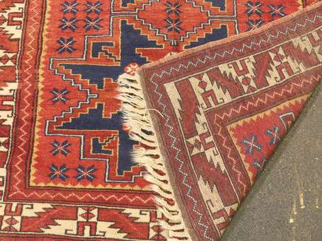 Tapis Kars (chaine, trame et velours en laine), .