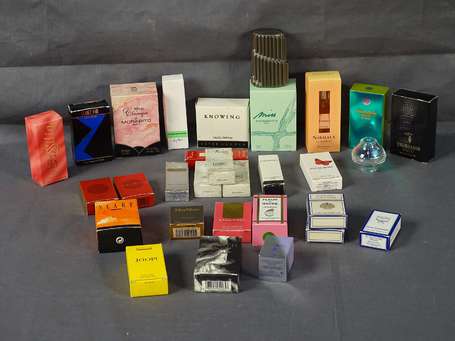 Divers parfumeurs : lot d'environ 30 miniatures 