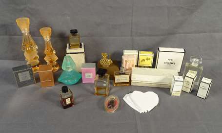 Divers parfumeurs : lot d'environ miniatures dont 