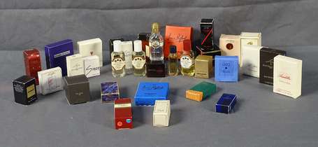Divers parfumeurs : lot d'environ 30 miniatures 