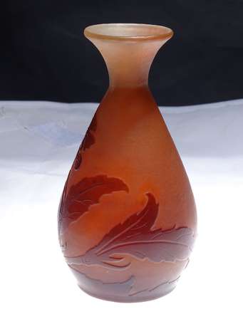 GALLE Emile - Petit vase fuselé en verres 