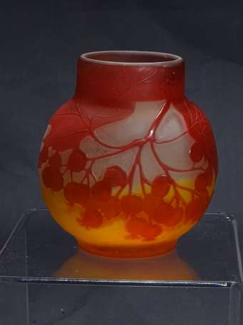 GALLE Emile - Petit vase boule en verre 