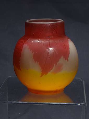 GALLE Emile - Petit vase boule en verre 