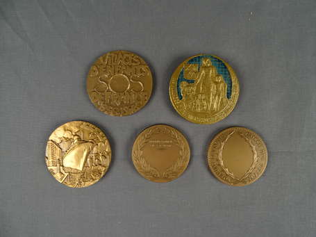 Lot de 5 médailles en bronze dont Ville de 