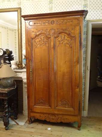 Armoire en bois fruitier XVIIIé