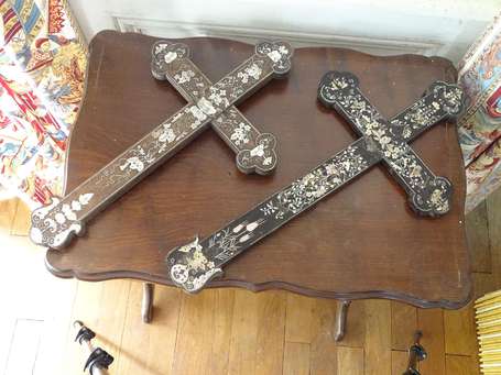 Croix à décor de burgaut