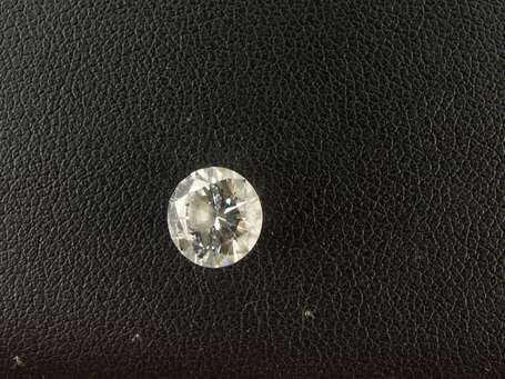 Diamant de forme ronde et de taille brillant sur 