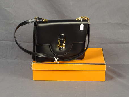 HERMES - Sac Sandrine en box noir, fermeture 