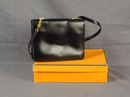 HERMES - Sac Sandrine en box noir, fermeture 