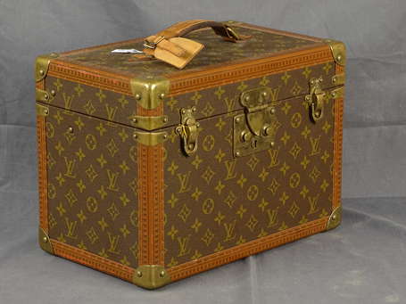 VUITTON - Vanity case en toile monogram et cuir 