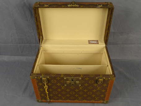 VUITTON - Vanity case en toile monogram et cuir 