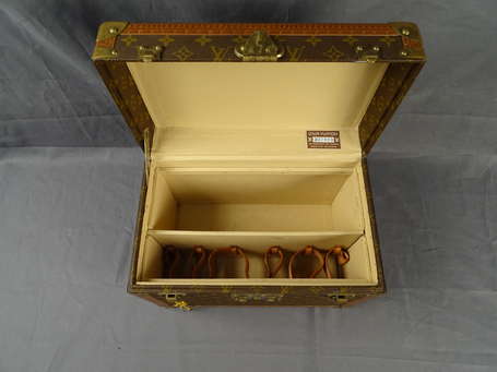 VUITTON - Vanity case en toile monogram et cuir 