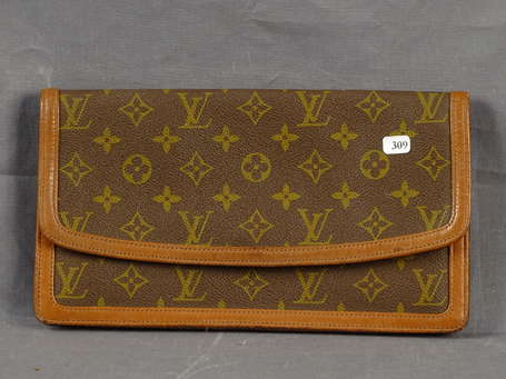 VUITTON - Pochette en toile enduite monogram et 