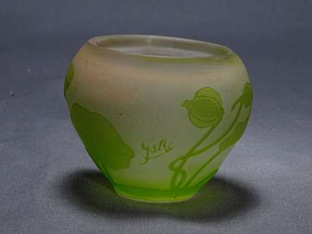 GALLE Emile - Petit vase renflé en verre bicouches
