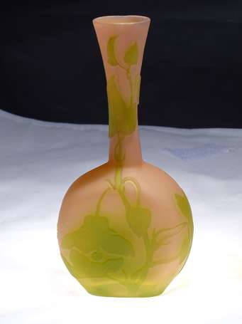 GALLE Emile - Petit vase bouteille en verre 