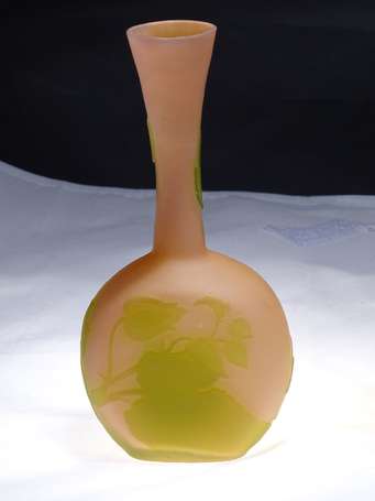 GALLE Emile - Petit vase bouteille en verre 