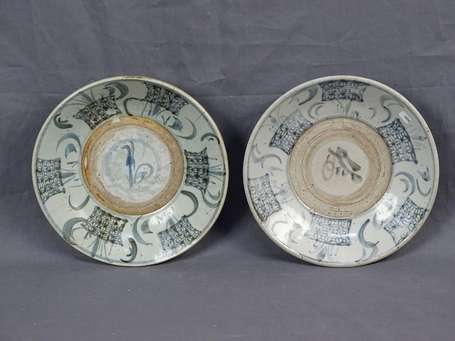 2 Assiettes creuses en porcelaine Vietnam D.27 cm