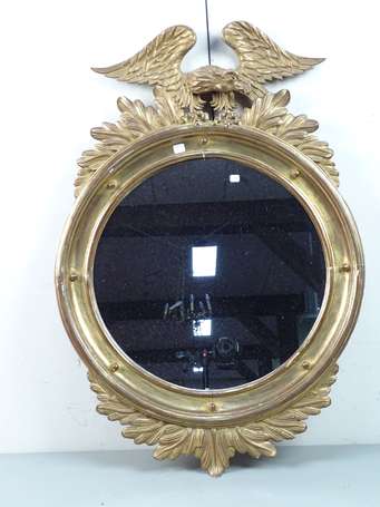 Miroir rond, cadre doré et sommé d'un aigle Xxe 